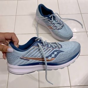 Saucony Run13 sneakers size 9.5 fit like 8.5-9